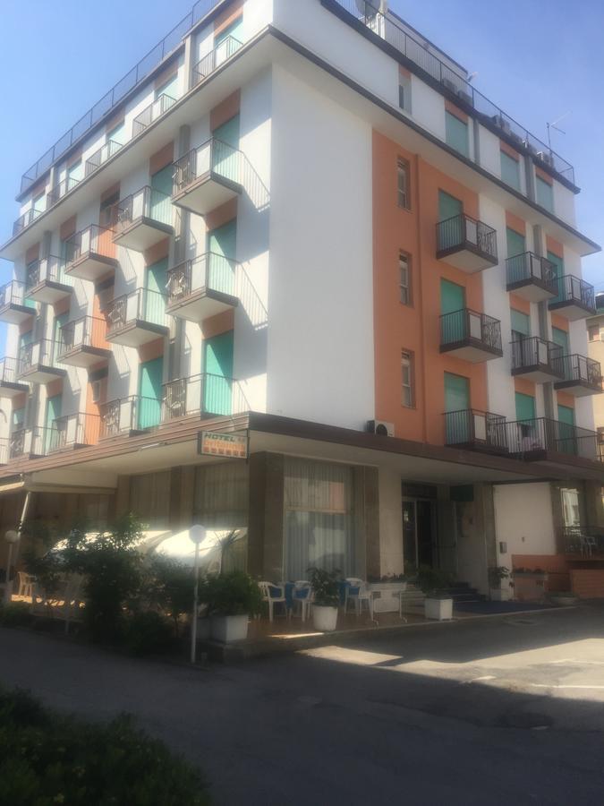 Hotel Britannia Lido di Jesolo Exteriör bild